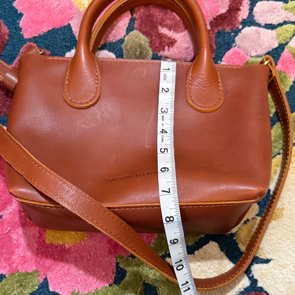 Portland Leather Small Raindrop Crossbody Bag in Honey - Picture 9 of 10